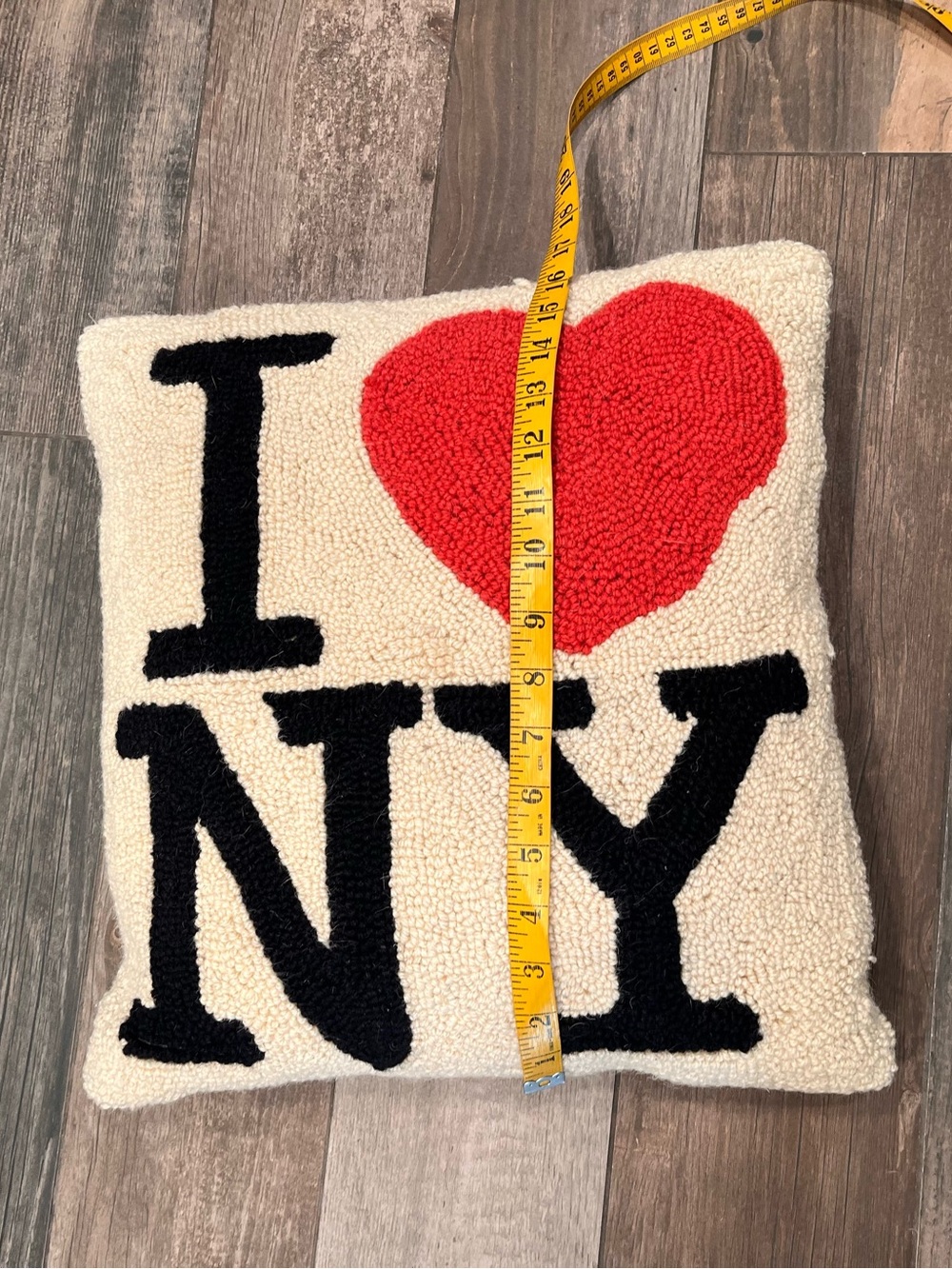 I Love ❤️ New York NY Handcrafted Wool Hooked Throw Pillow 16 X 16 Velvet Back - Picture 3 of 6